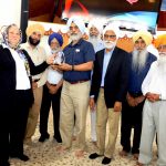 Major-Nancy-Power-of-Salvation-Army-Chicago-presenting-Life-Time-Achievement-Award-for-Sikh-Religious-Society-to-President-Dr-Pardeep-Singh-Gill-and-other-Trustees