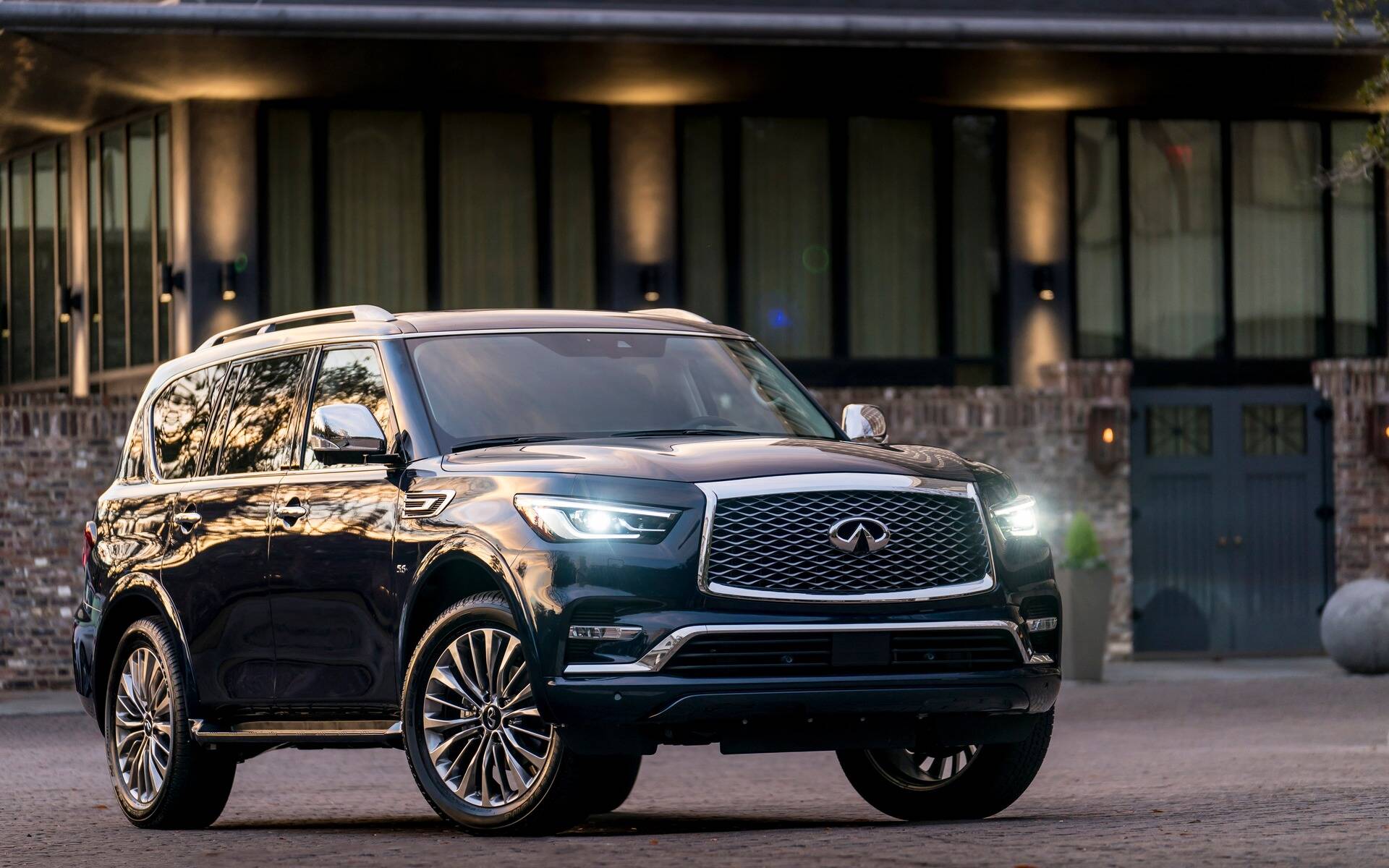 Well, that’s the tag line, the 2021 QX80 is a full size, V8 powered luxury ...