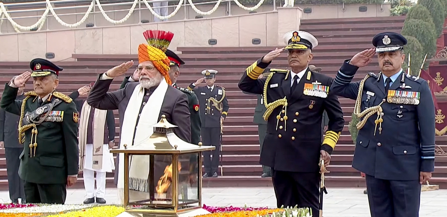 New Delhi: Prime Minister Narendra Modi with Chief of Defence Staff General Anil Chauhan, Chief of Naval Staff Admiral R Hari Kumar and Chief of the Air Staff VR Chaudhari pays homage at the National War Memorial on the occasion of 74th Republic Day in New Delhi on Thursday, January 26, 2023. (Photo:IANS/Video Grab)