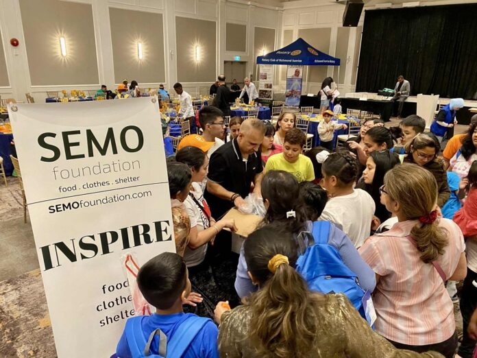 A1 Crowd around SEMO foundation booth
