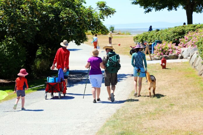 Crescent-Beach-Path